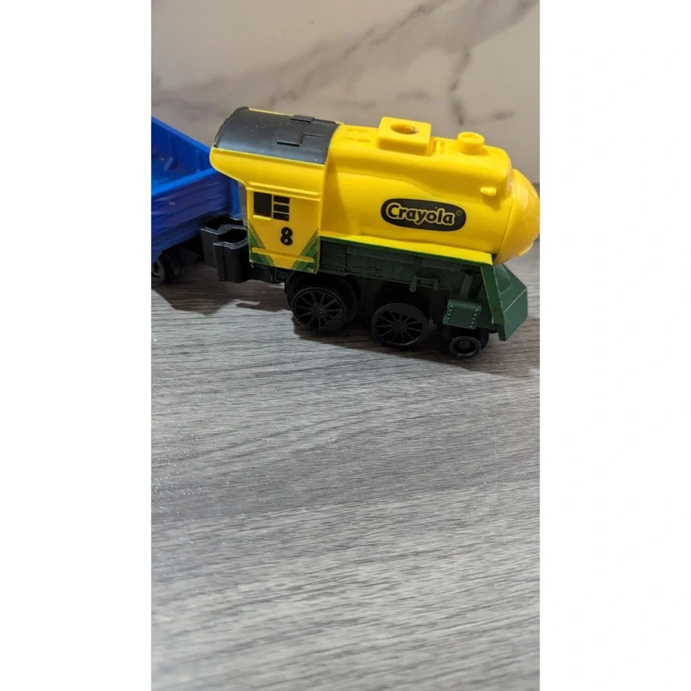 Lionel Crayola Imagination Express Train Set Engine Cargo Car Toy  2 track parts